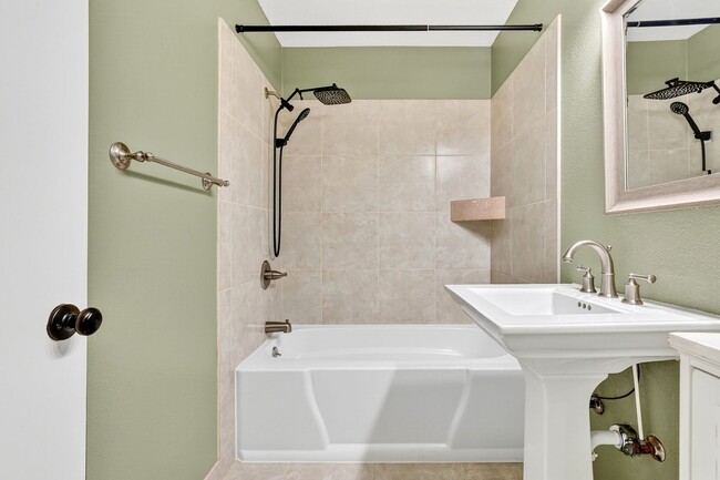 Building Photo - 13525 SW Roan Ct