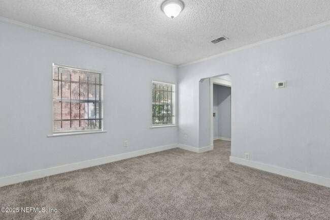 Building Photo - 421 W 18th St