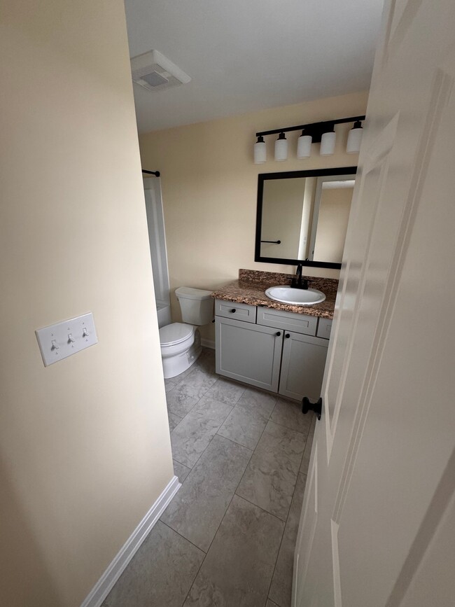 Building Photo - 18 Snowberry Cir