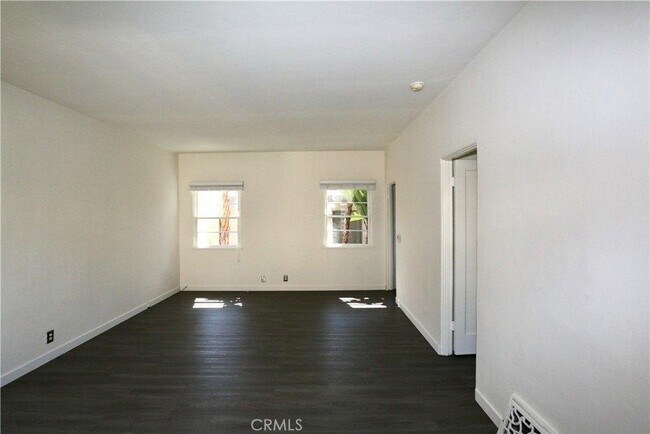 Building Photo - 364 Cliff Dr