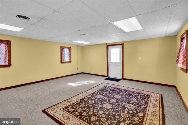 Building Photo - 392 5 Locks Rd