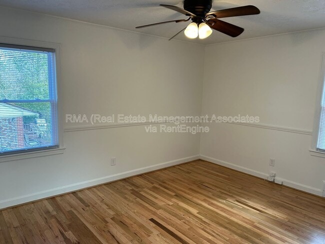 Building Photo - 216 Hillandale Dr