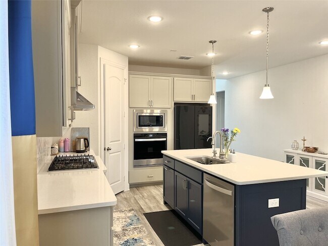 Building Photo - 3121 Casablanca St