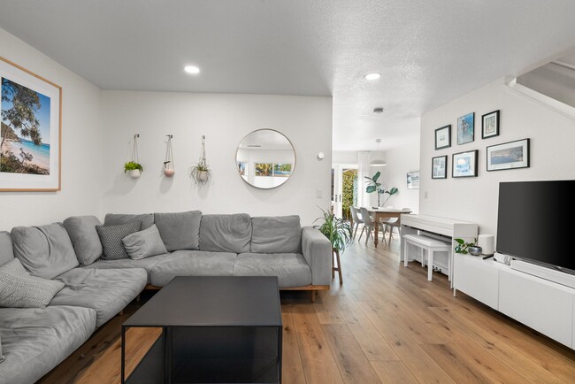 Building Photo - 3850 Bramble Ln