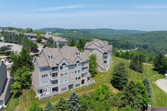Building Photo - 8120 Stonegate Dr