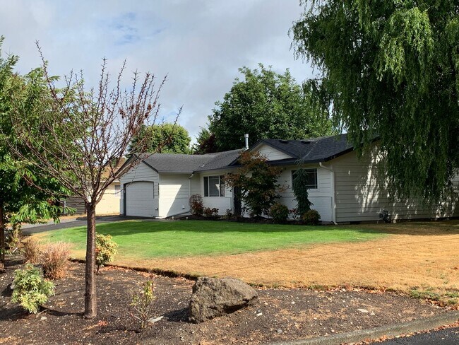 Building Photo - Honey stop the car one-Level ranch in the ...
