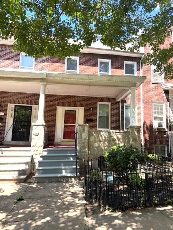 Primary Photo - 2216 Whittier Ave
