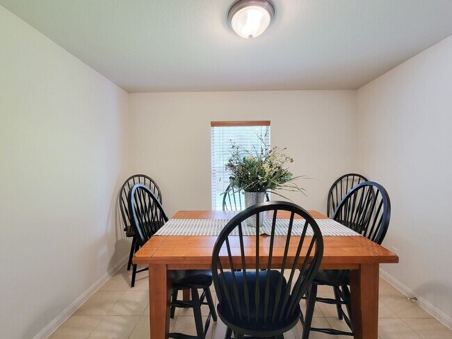 Building Photo - BEAUTIFUL LARGE 1 STORY 3 BEDROOM 2 BATH H...