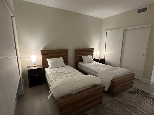 Building Photo - 1938 Jackson St