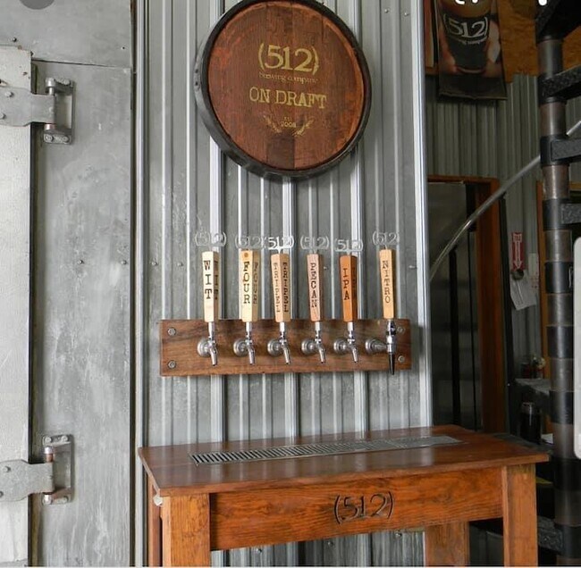 Building Photo - 313 Rowland Dr