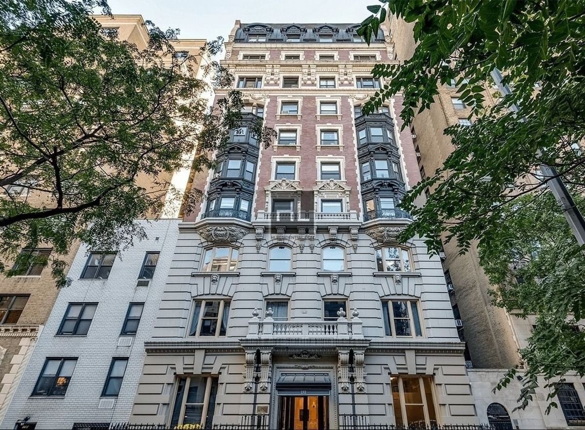 Building Photo - Renovated Cozy 1 bed 1 bath with washer and dryer. / WEST 76 STREET