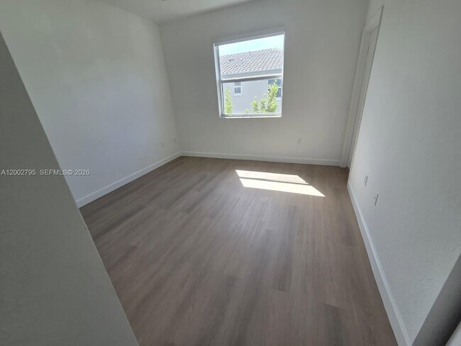 Building Photo - 1844 SE 27th Rd