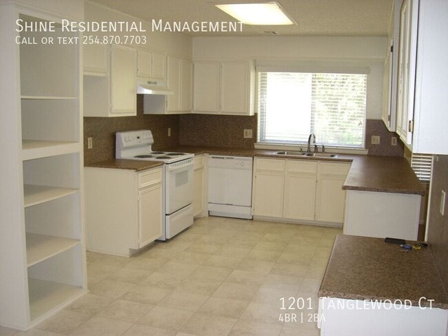 Building Photo - 1201 Tanglewood Ct