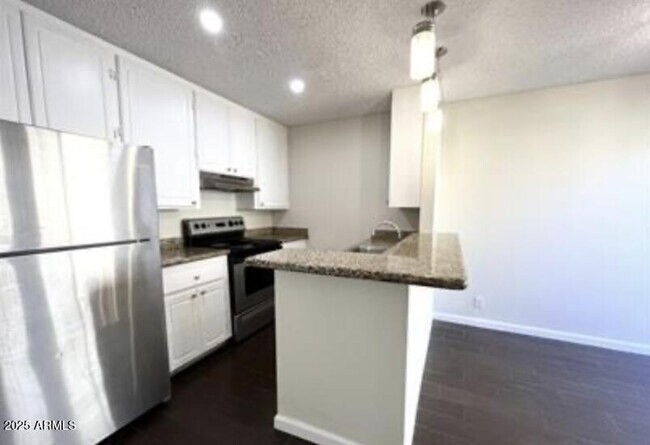 Building Photo - 8055 E Thomas Rd