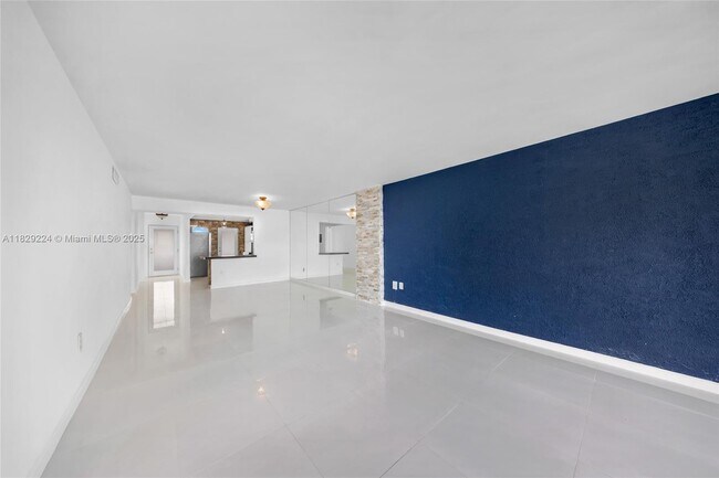 Building Photo - 1175 NE Miami Gardens Dr