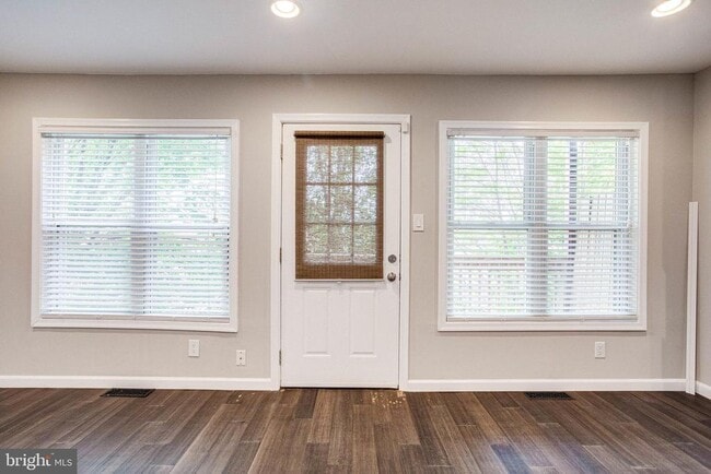 Building Photo - 2648 Bowen Rd SE