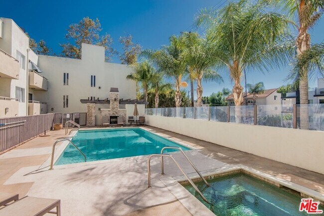 Building Photo - 4702 Fulton Ave