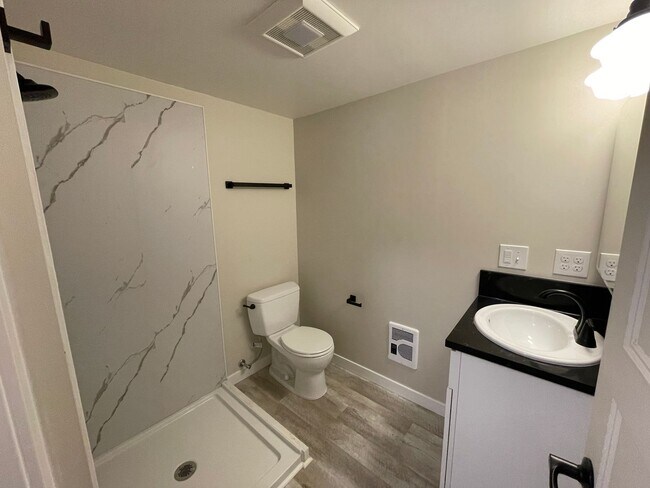 Building Photo - Fantastic Newly Remodeled Lower Unit in Buckman with Washer/Dryer
