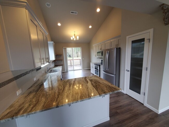 Building Photo - Beautiful Newer 4 Bedroom In Tahoma Terra Neighborhood!