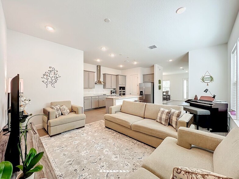 Building Photo - 6423 Cyrils Dr