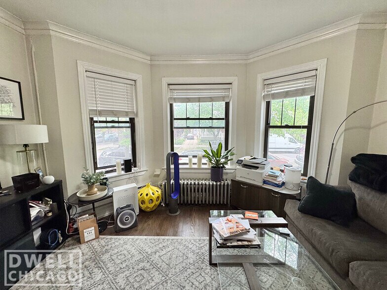 Primary Photo - 2130 W Giddings St
