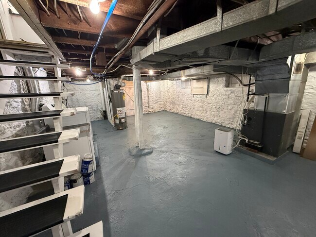 Building Photo - 843