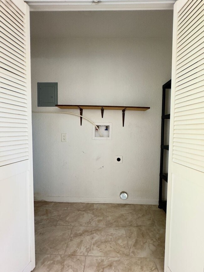 Building Photo - 216 San Clemente St