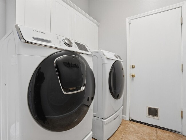 Building Photo - Spanish Springs Dream