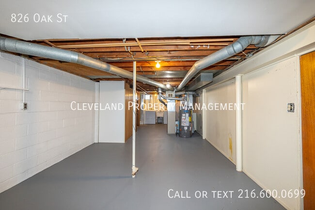 Building Photo - 826 Oak St