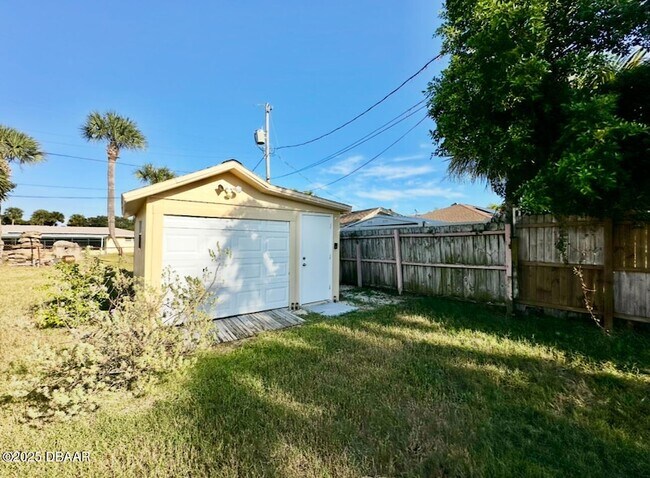 Building Photo - 1104 Jacaranda Ave