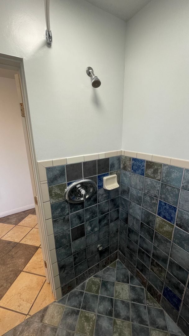 Building Photo - West LA Gem - 2 bed / 1 bath