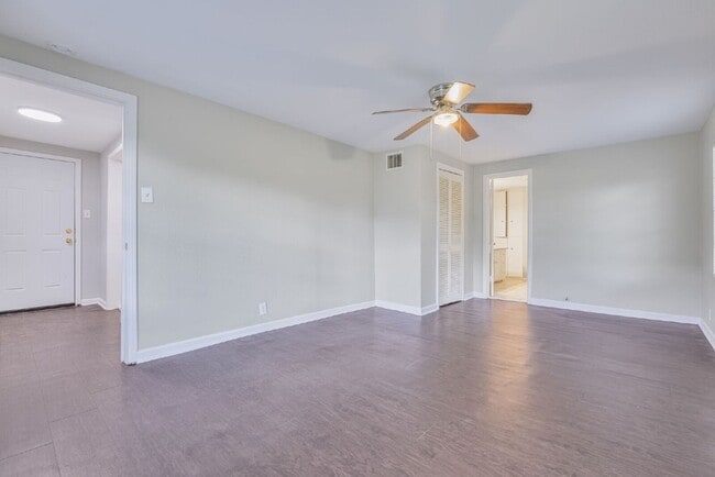 Building Photo - 107 Windsor Ct