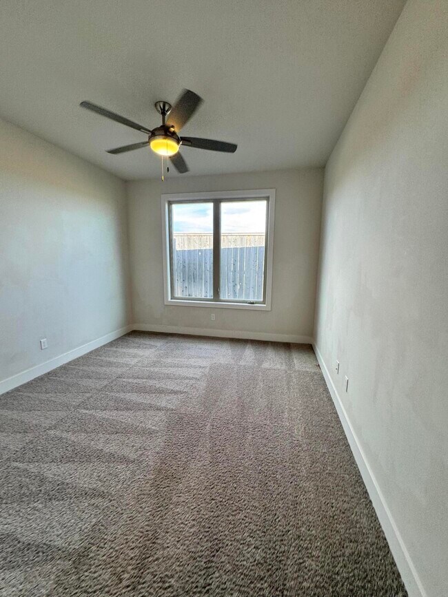 Building Photo - 23 Wilshire Blvd