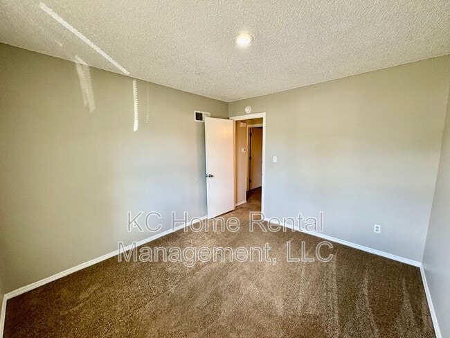Building Photo - 345 N Gilbert St