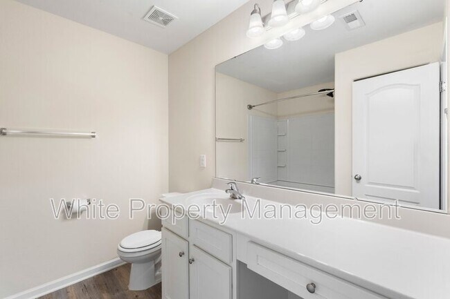 Building Photo - 7621 Mockernut Dr