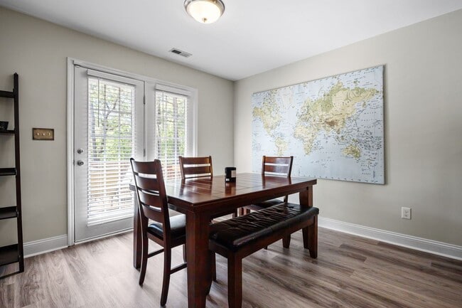 Building Photo - Colonial Hills Hideaway - Fully Furnished Month to Month/Short Term Rental!