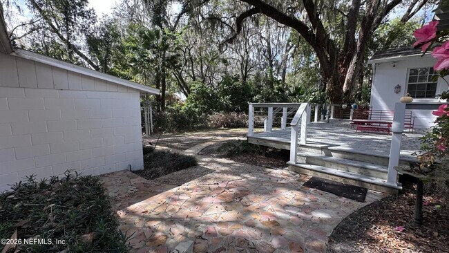 Building Photo - 2836 Ionic Ave