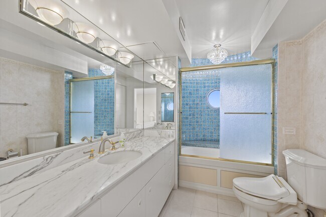 Building Photo - 1910 Ala Moana Blvd