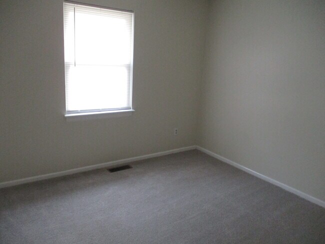 Building Photo - 1039 E Huntington Pl