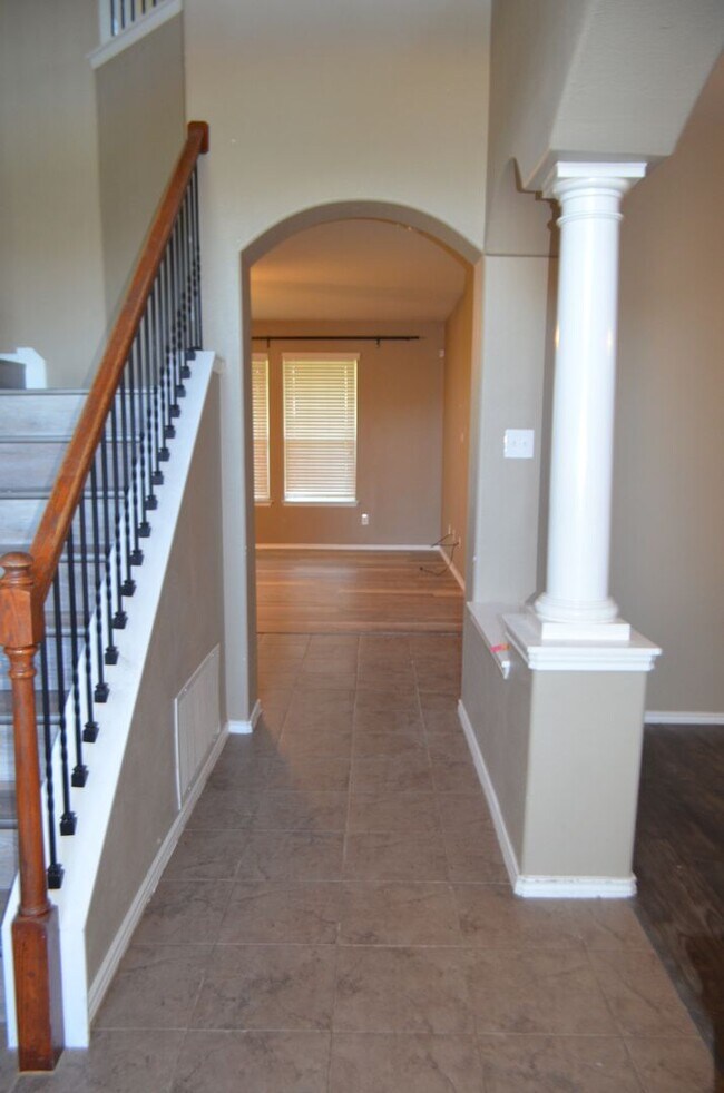 Building Photo - Over 3000 square feet with 3 car garage!