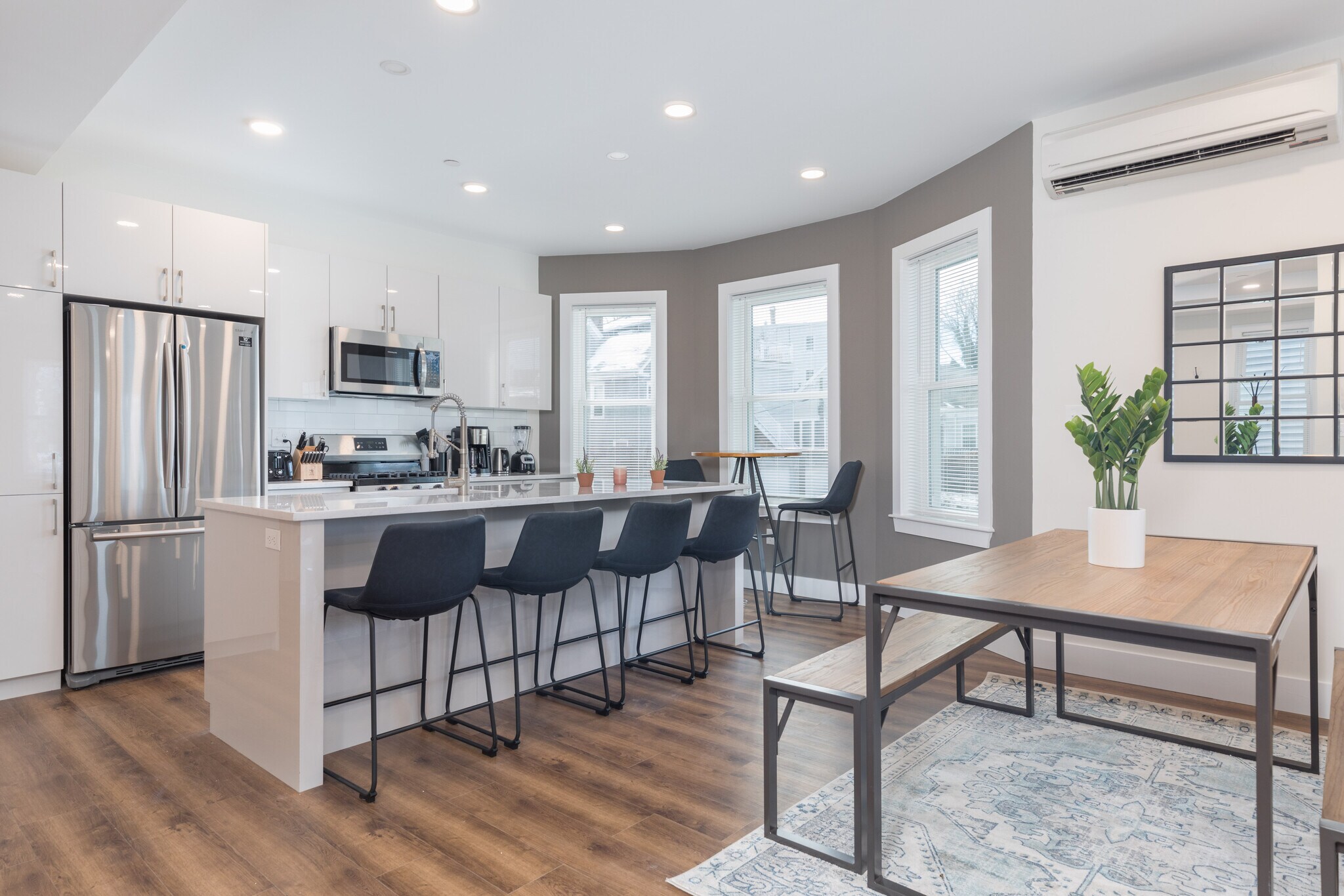 Building Photo - 843 Columbia Rd