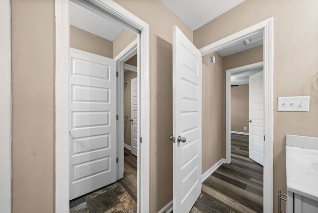 Building Photo - Beautiful 3 Bedroom 2 Full Bath Home For Rent!