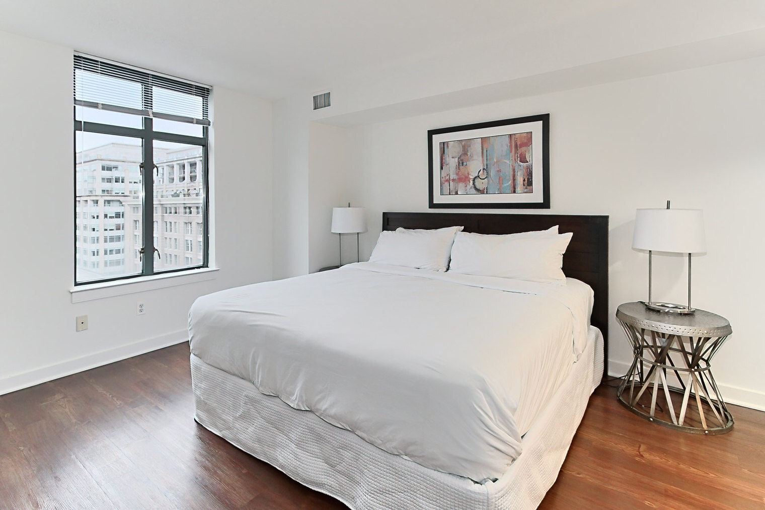 Building Photo - 1960 Chain Bridge Rd