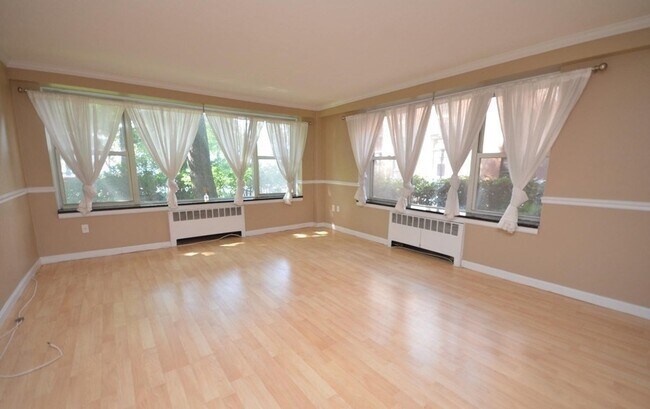 Building Photo - 145 Pinckney St