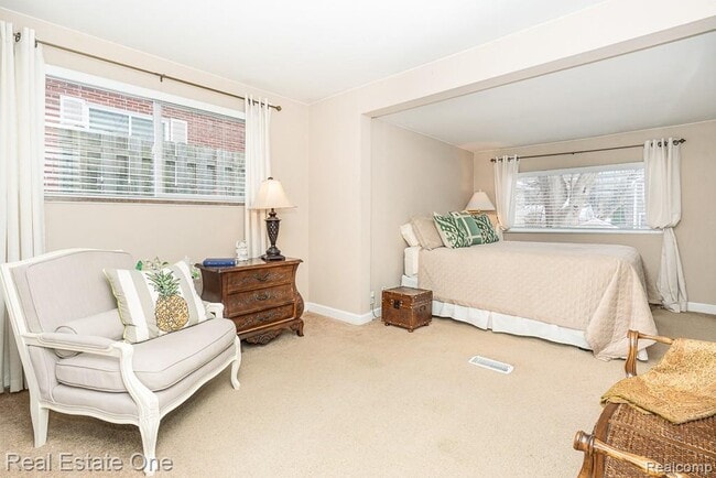 Building Photo - 333 N Helen Ave