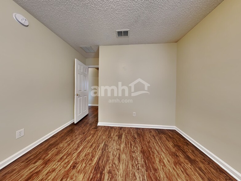 Building Photo - 5631 Ortega Park Blvd