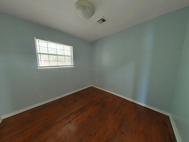 Building Photo - 4456 NW Baltimore Ave