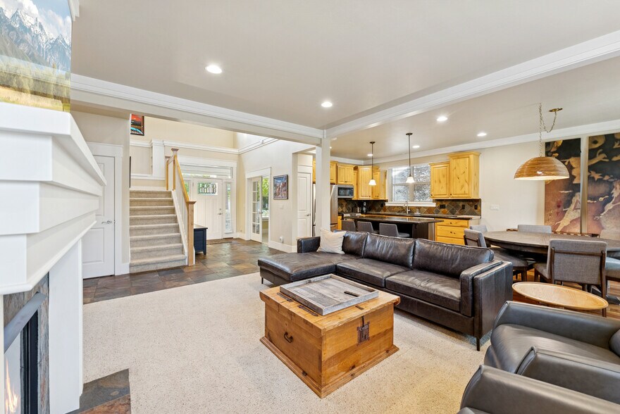 Building Photo - 541 Craftsman Way
