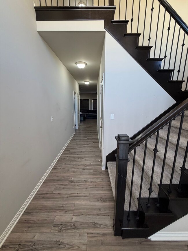 Building Photo - 13776 Grandeur Ave