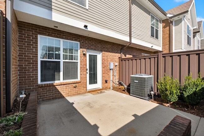 Building Photo - 2310 Elliott Ave